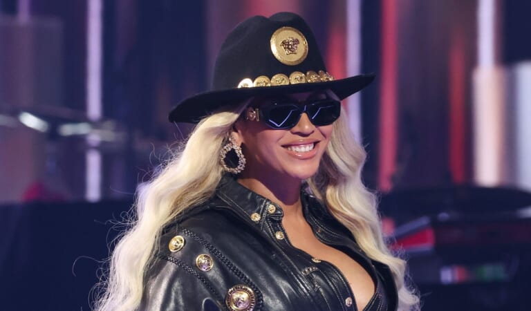 Beyoncé Brought Naomi Campbell’s Vintage Cowgirl Costume Out of the Closet 30 Years Later
