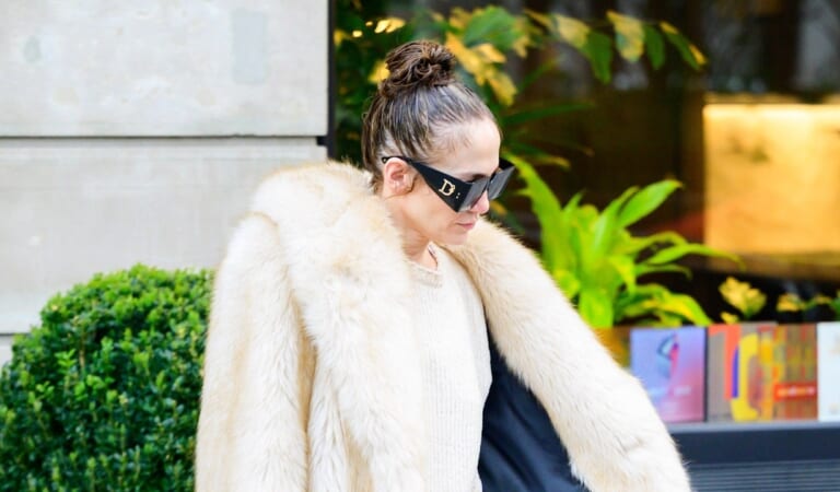 How Does Jennifer Lopez Wear Sweats? Not Like the Rest Of Us