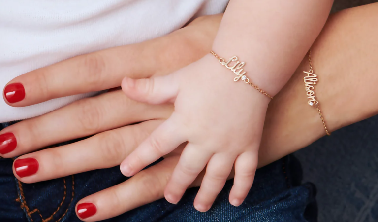 The Sweetest Custom Mother’s Day Jewelry to Gift This Year