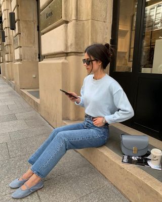 @leasy_inparis wearing blue Mary-Janes with jeans and jumper