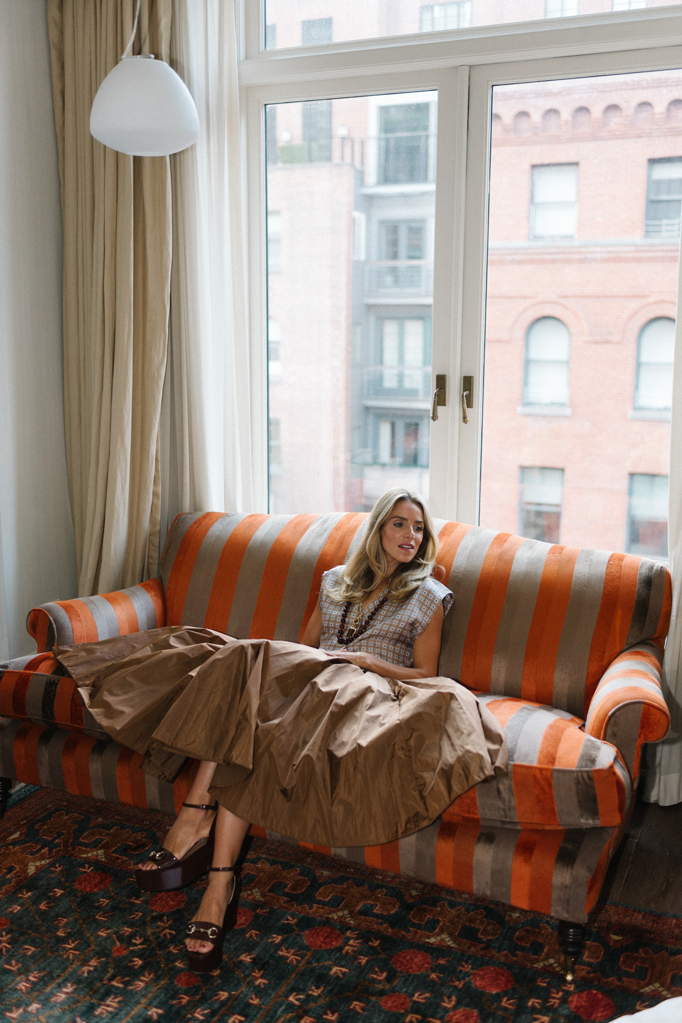 brown maxi skirt brown patterned silk top