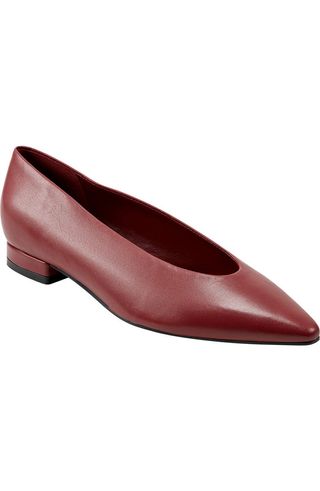 Gunner Pointed Toe Flat