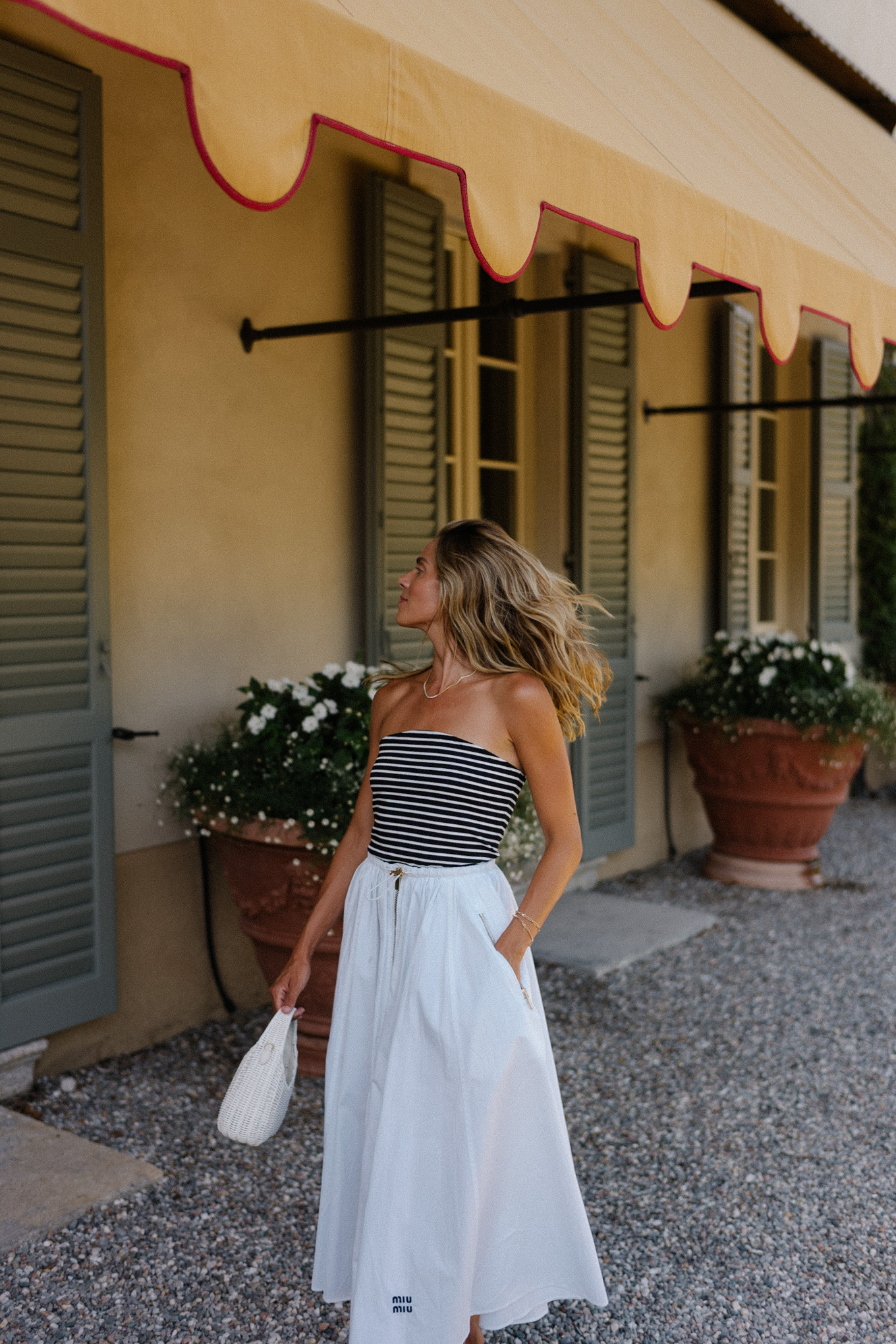 black white striped strapless top white maxi skirt rattan flats