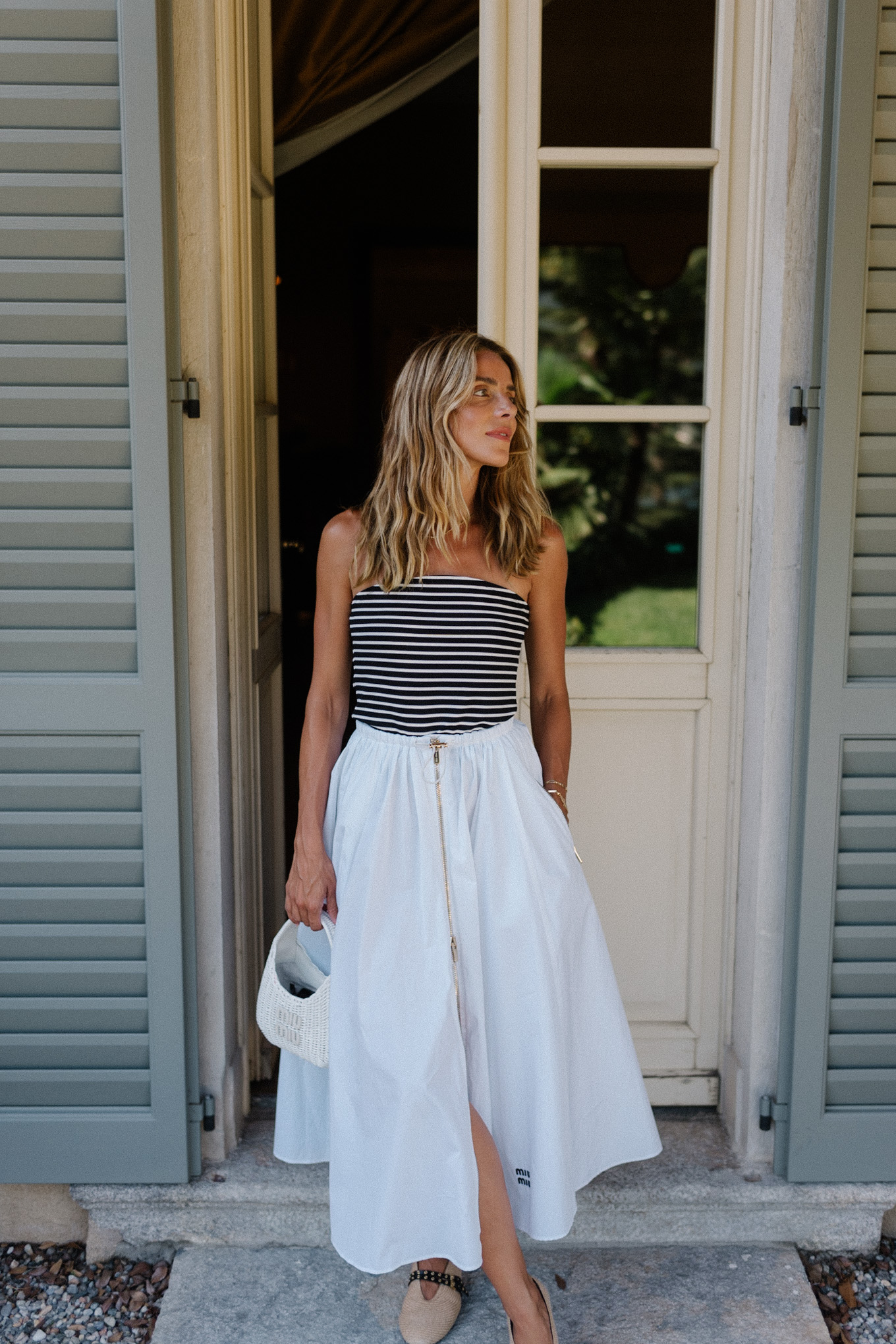 black white striped strapless top white maxi skirt rattan flats