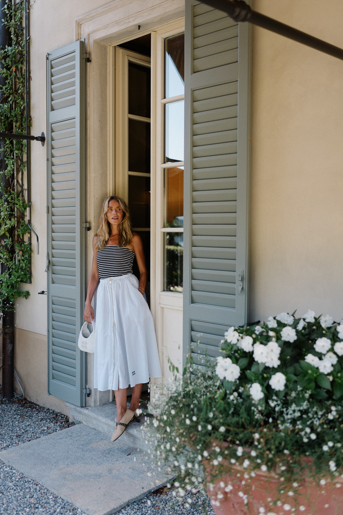 black white striped strapless top white maxi skirt rattan flats