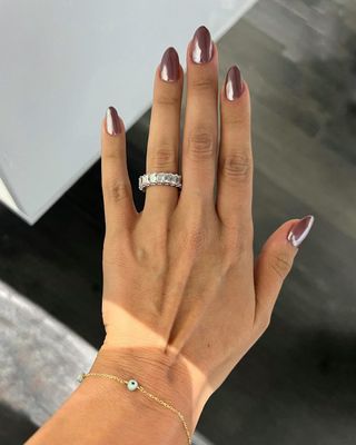 A berry chrome manicure by Queenie Nguyen