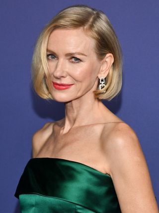 Naomi Watts's Emmys 2024 beauty look.