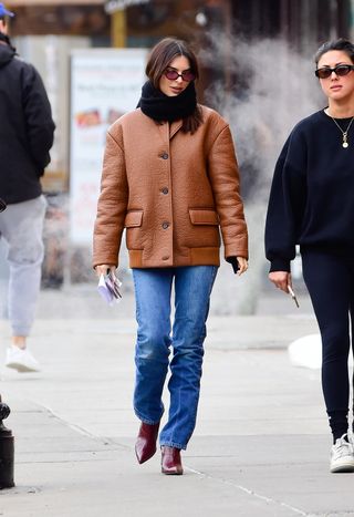 Jeans with boots celebrities: Emily Ratajkowski