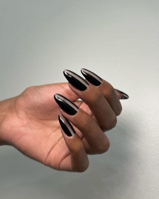 @nailartbyqueenie black nail art