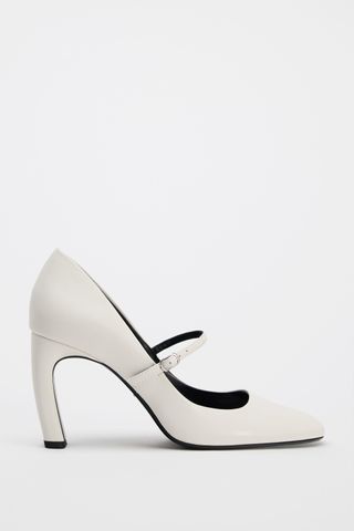 Curved-Heel Shoes