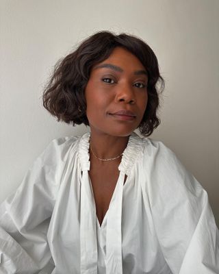 Woman wearing a baroque bob.