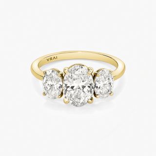 Oval Engagement Ring in Yellow Gold | Vrai