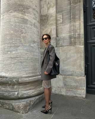 Fashion influencer @deborabrosa wearing a chic fall outfit with tights.