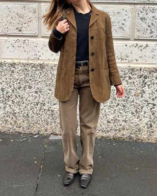 @silviadusci wearing a brown suede blazer in Milan