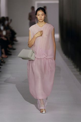 Spring/summer 2025 runway look featuring the powder pink color trend.