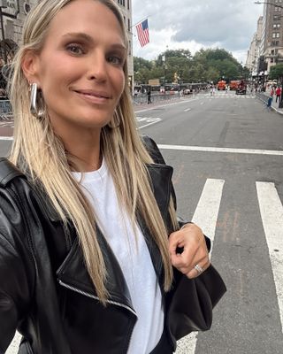 Molly Sims selfie in New York with glowing skin