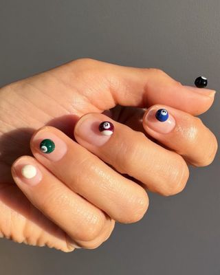 3D nail art with snooker balls