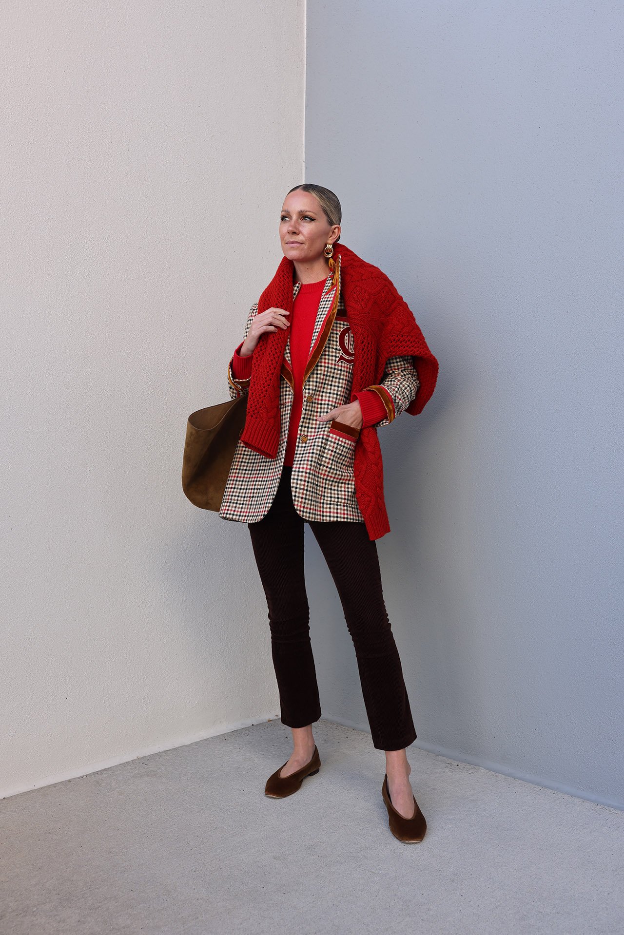 red and tan look, plaid blazer outfit, suede tote, fall styling, tuckernuck flats 