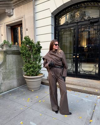 @styledsara wearing a brown scarf top from Helsa