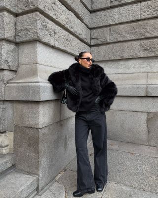 Scandi fashion influencer @ingridedvinsen wearing a chic winter outfit with rich-looking accessories.