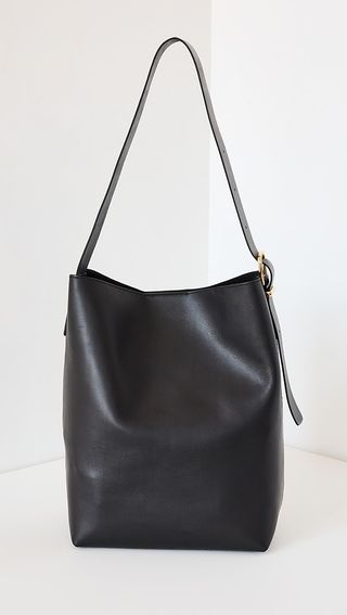 Madewell the Essential Bucket Tote in Leather