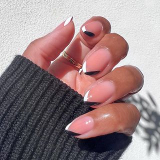 @themaniclub monochrome French tip nails