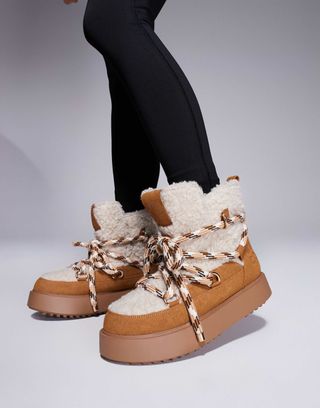 Weekend Collective Snow Boots in Tan