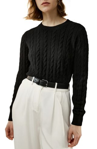 Classic Cable Knit Sweater With Ribbed Edges