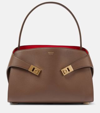 Hug Medium Leather Shoulder Bag