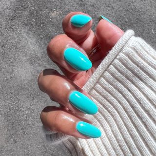 @themaniclub tiffany blue nails