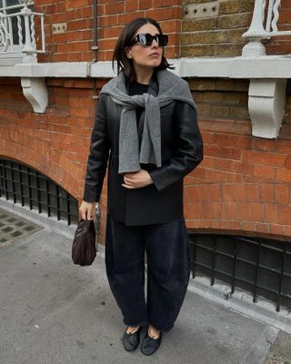 Jeans outfits 2025: @lucyalston_ wears a leather blazer with barrel jeans and ballet flats