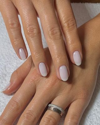 Almond-shaped nails