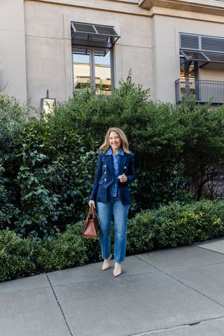 The trendy basics a Nordstrom stylist wears to look chic