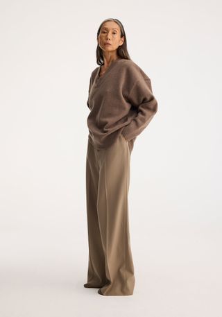 Classic V-Neck Jumper | Taupe Melange