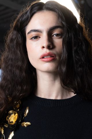 A model at Carolina Herrera wearing soft blur makeup, a key Fashion Week Autumn/Winter 25 beauty look