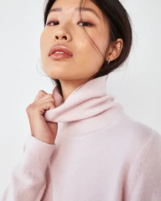 Quince, Lightweight Mongolian Cashmere Turtleneck Sweater