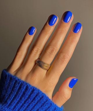 Short cobalt blue squoval nails