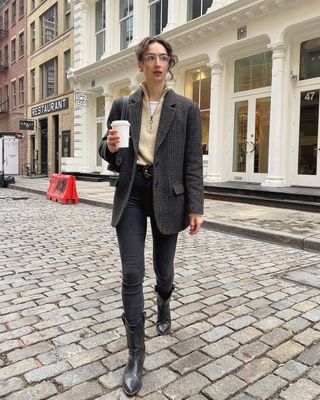 French woman wearing Western boots with skinny jeans and blazer.