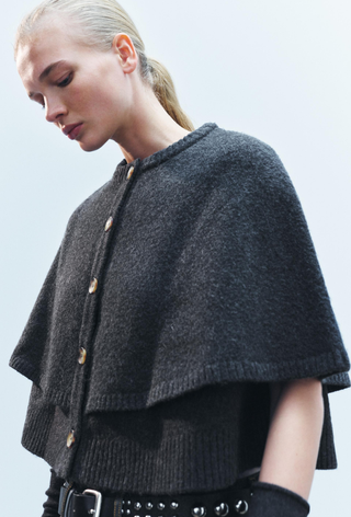 A picture of a Zara cape.