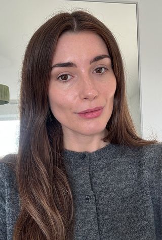 Eleanor testing wonderskin lip stain