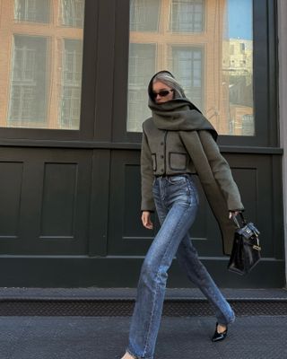 Influencer wearing skinny flare jeans